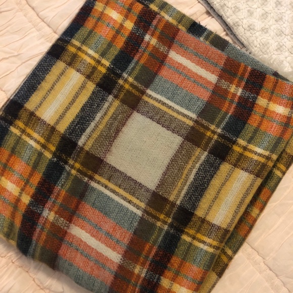 Zara Accessories - Zara plaid blanket scarf